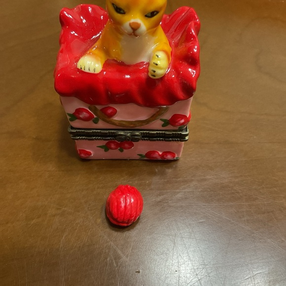 Porcelain Cat Trinket, Pill, Jewelry Box. Still Has Original Tag. - Picture 5 of 10